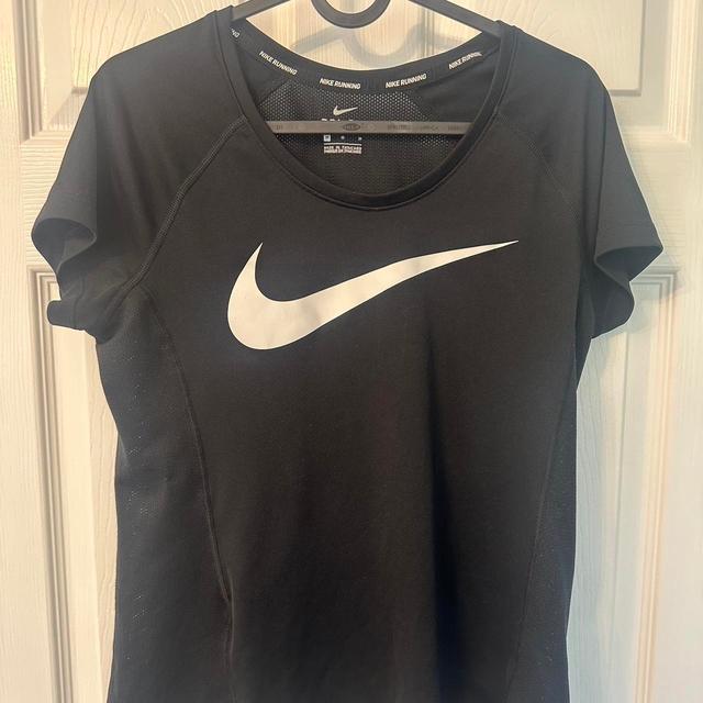 Nike Women's T-shirt - Black - M on Productcaster.