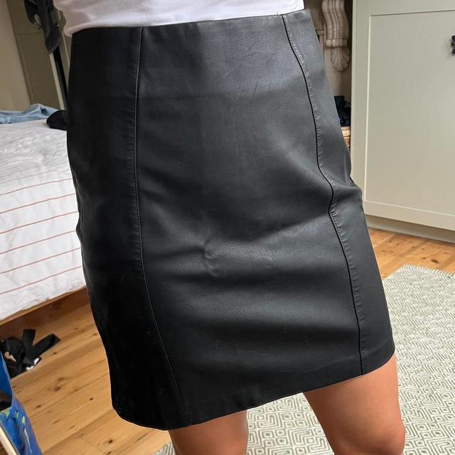 New Look Women's Mini Skirt - Black - UK 8 on Productcaster.