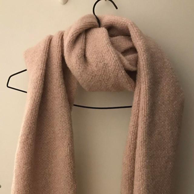 Zara Women's Scarf - Pink on Productcaster.