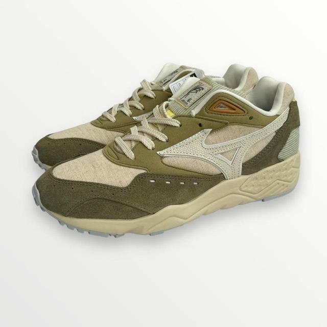 Mizuno Men's Trainers - Cream - UK 7 on Productcaster.