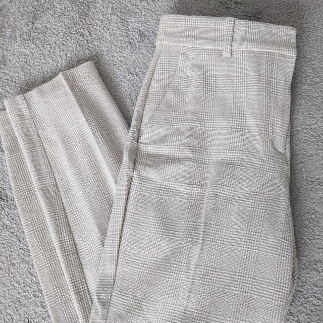 H&M Women's Slim Trousers - Cream - UK 8 on Productcaster.