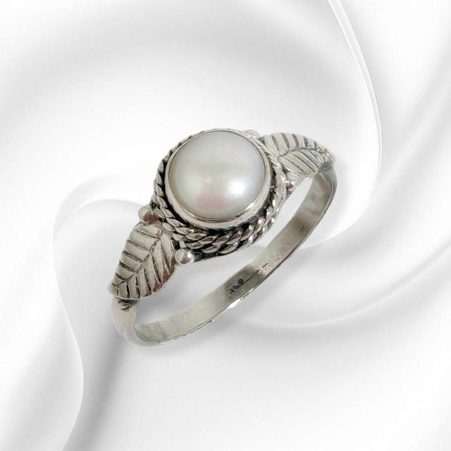 Women's Ring - White/Silver on Productcaster.