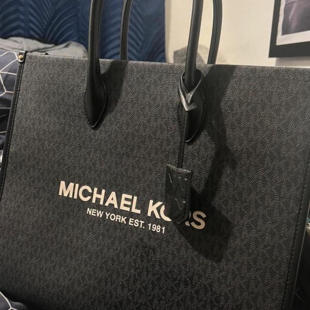 Michael Kors Women's Tote bags - Black/Grey on Productcaster.