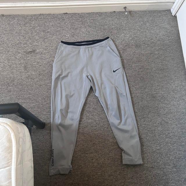 Nike Women's Sweatpants - Grey - L on Productcaster.