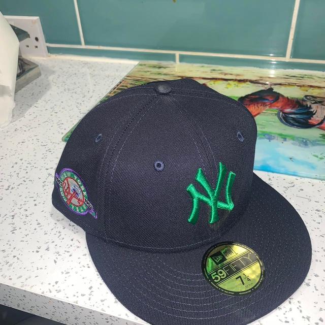 New Era Men's Hat - Green on Productcaster.