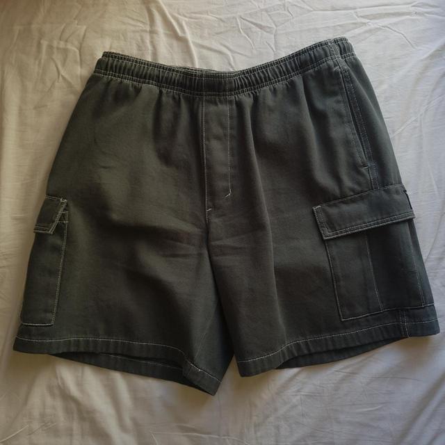 Pull&Bear Men's Shorts - Green - M on Productcaster.