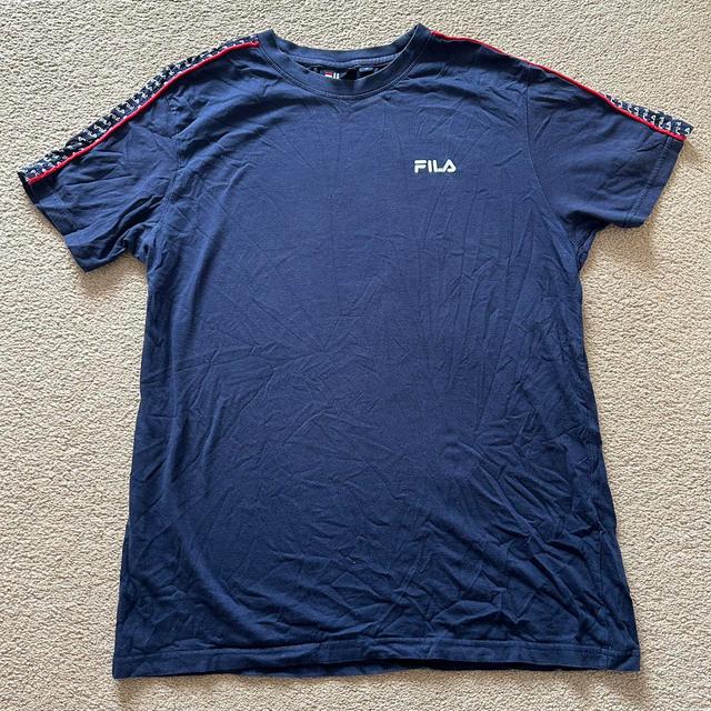 Fila Men's T-shirt - Navy/Red - M on Productcaster.