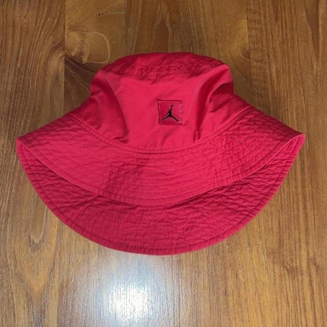 Nike Men's Bucket hats - Red on Productcaster.