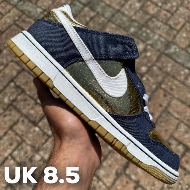 Nike Men's Trainers - Navy/Gold - UK 8.5 on Productcaster.