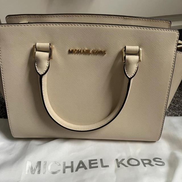 Michael Kors Women's Shoulder bags - Cream on Productcaster.