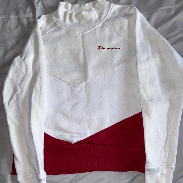 Champion Women's Sweatshirt - White - M on Productcaster.