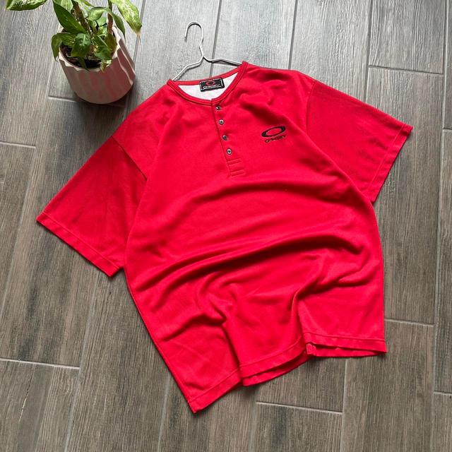 Oakley Men's T-shirt - Red - L on Productcaster.