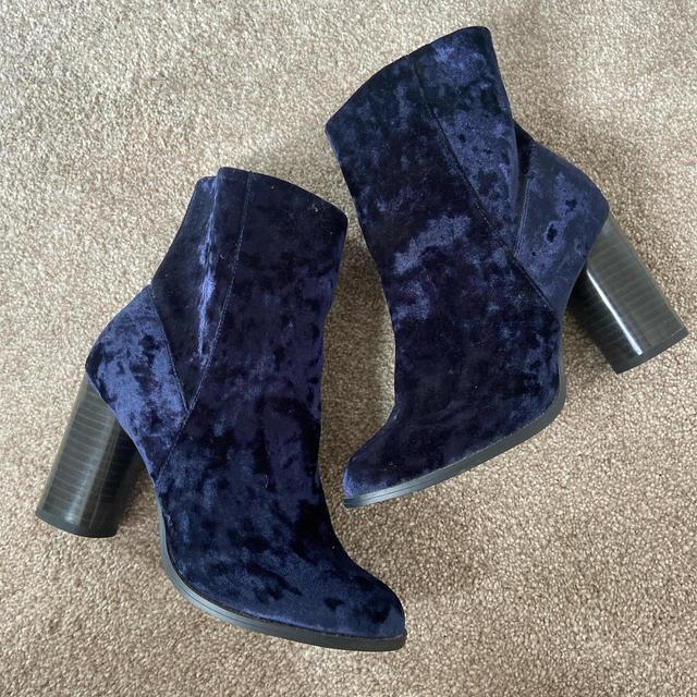 New Look Women's Ankle Boots - Navy/Blue - UK 7 on Productcaster.