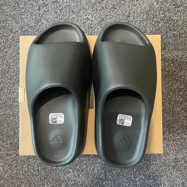 Yeezy Women's Slides - Black - UK 5 on Productcaster.