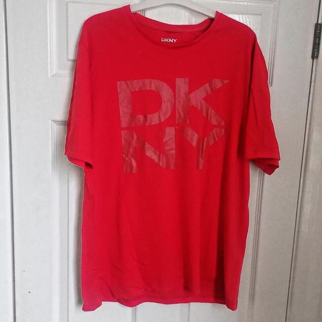 DKNY Men's T-shirt - Red - M on Productcaster.