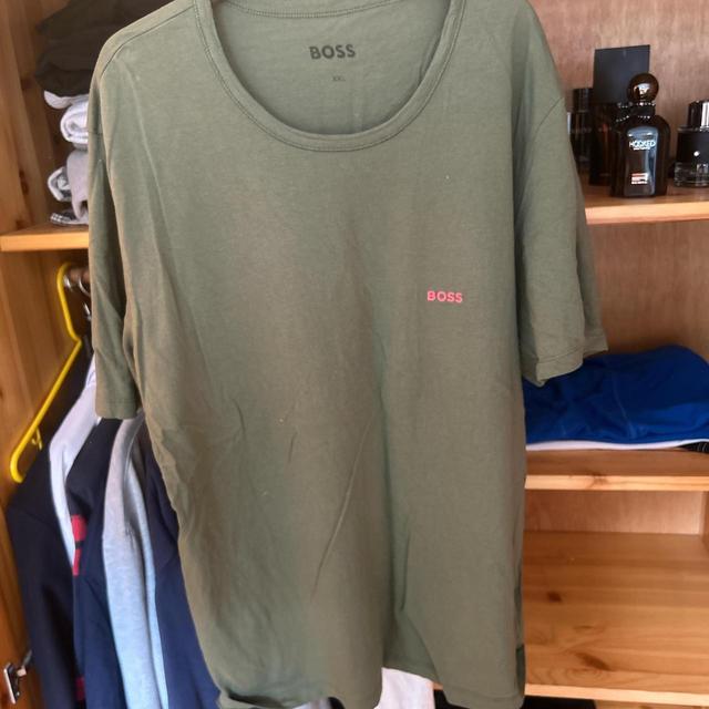 BOSS Men's T-shirt - Black/Green - XXL on Productcaster.