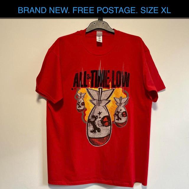 Gildan Men's T-shirt - Red/Black - XL on Productcaster.