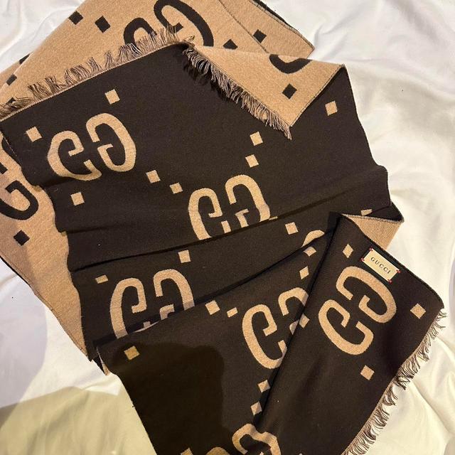 Gucci Women's Scarf - Brown/Cream on Productcaster.