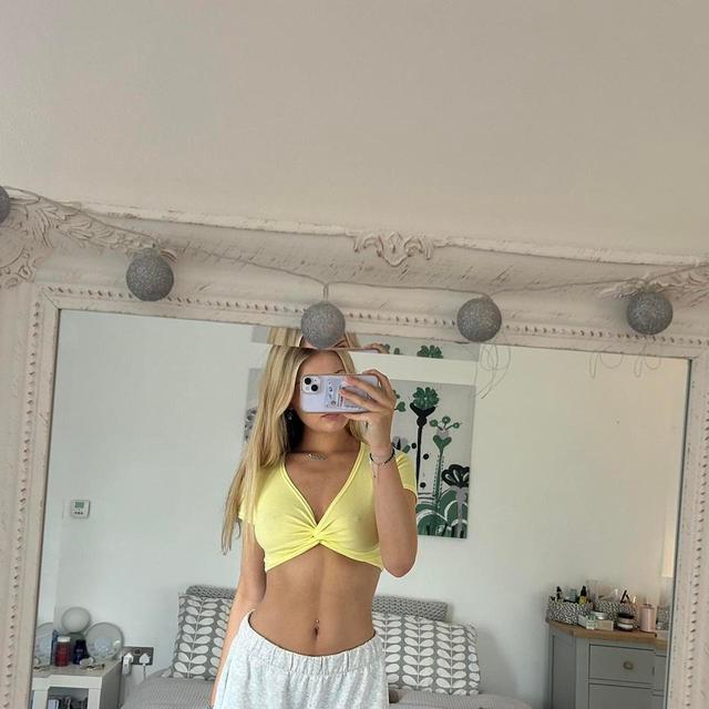 PrettyLittleThing Women's Crop top - Yellow - 10 on Productcaster.