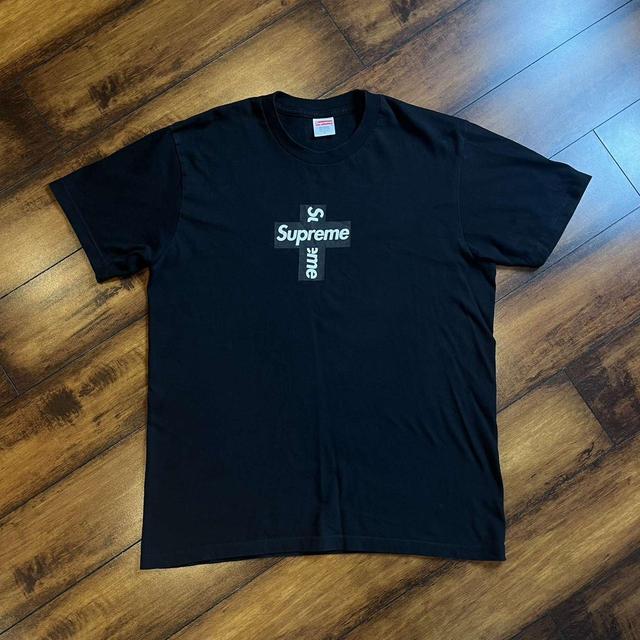 Supreme Men's T-shirt - Black - M on Productcaster.