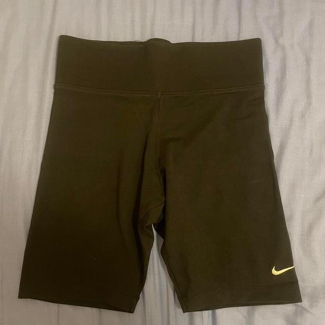 Nike Women's Shorts - Black - M on Productcaster.