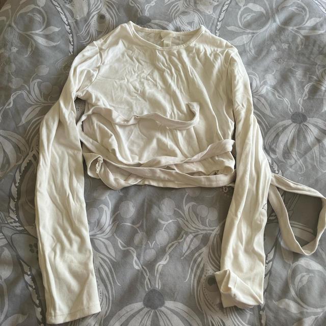 H&M Women's Crop top - Cream/White - 8 on Productcaster.