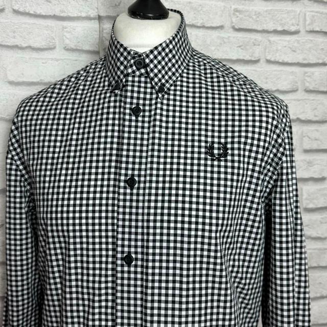 Fred Perry Men's Shirt - Black/White - M on Productcaster.