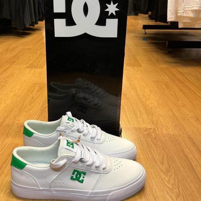 DC Shoes Men's Trainers - White/Green - UK 6.5 on Productcaster.