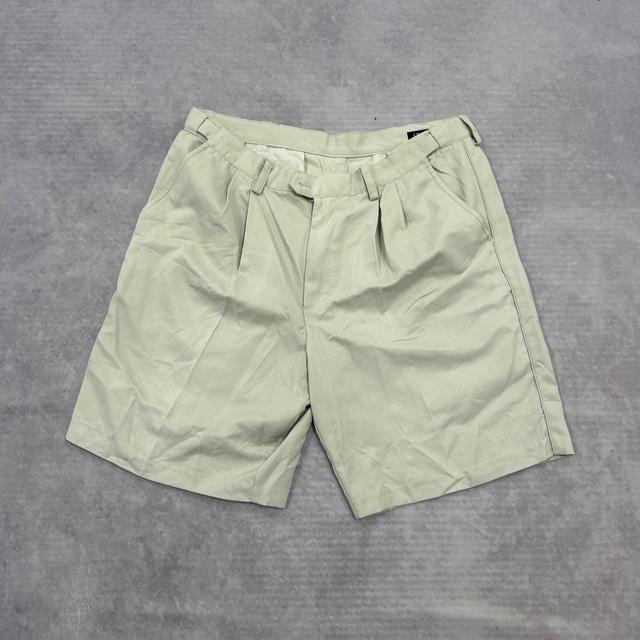 Izod Men's Shorts - Cream - 36" on Productcaster.