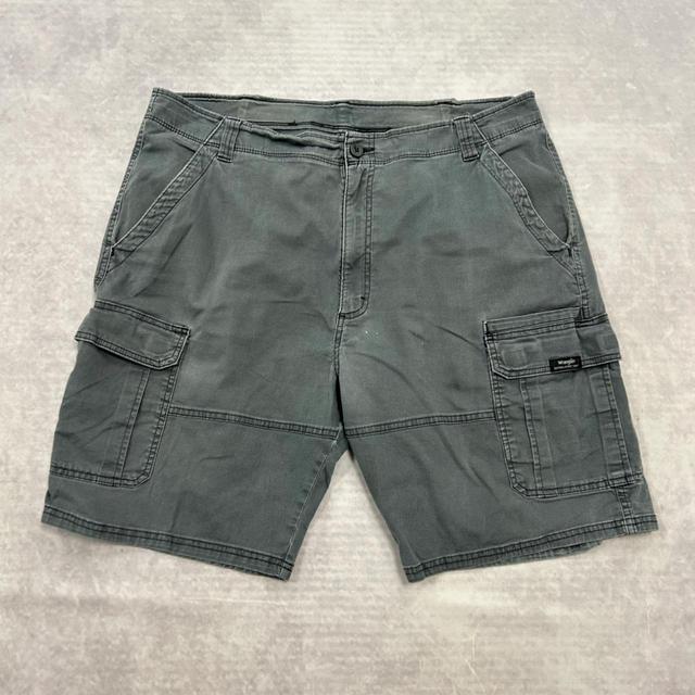 Wrangler Men's Shorts - Grey - 40" on Productcaster.