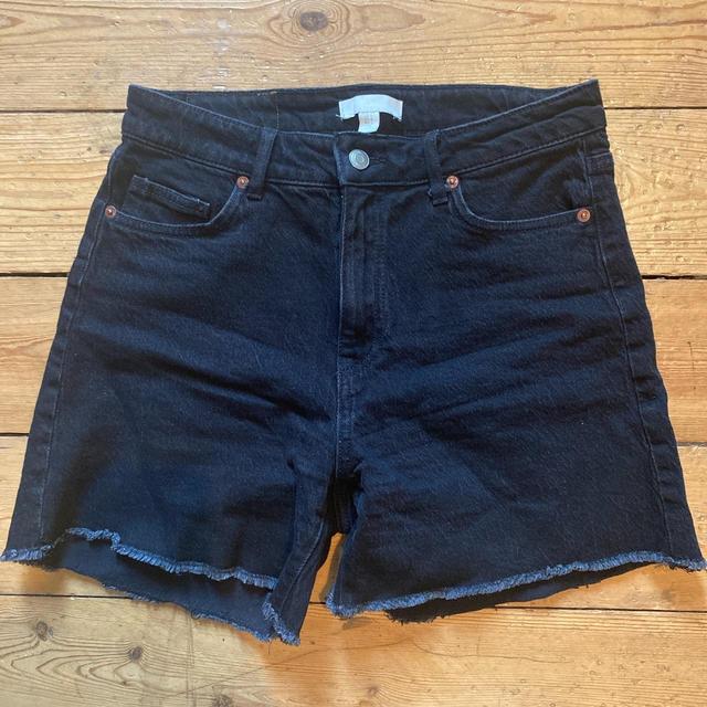 H&M Women's Shorts - Black - UK 12 on Productcaster.