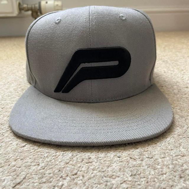 Pursue Fitness Men's Hat - Grey on Productcaster.