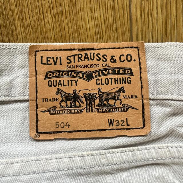 Levi's Men's Shorts - White - 32" on Productcaster.