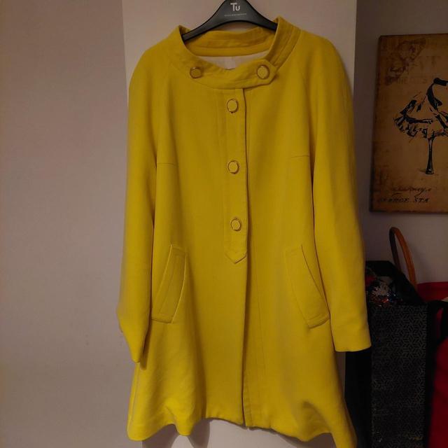 Tara Jarmon Women's Coat - Yellow - UK 14 on Productcaster.