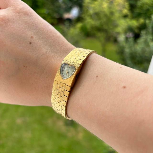 Women's Analogue Watch - Gold on Productcaster.