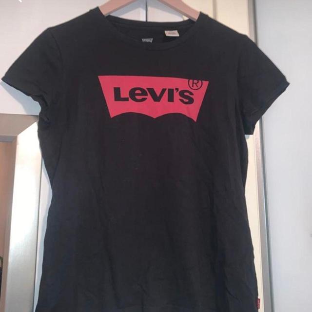 Levi's Women's T-shirt - Black/Pink - 10 on Productcaster.