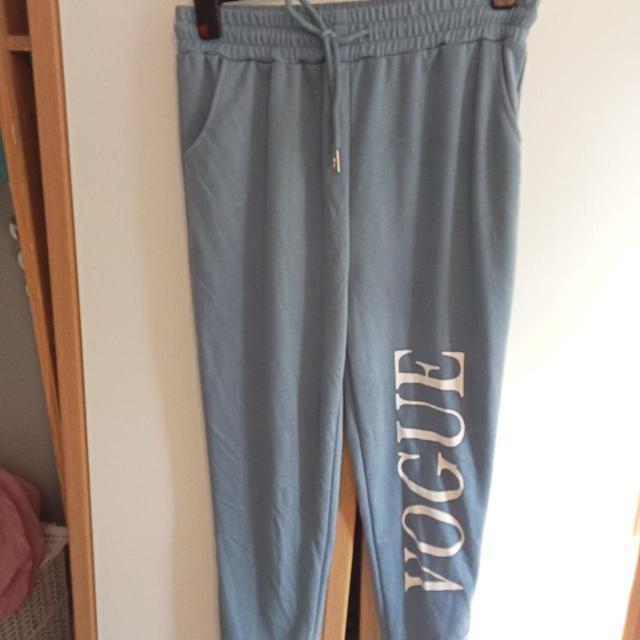 Preloved Women's Sweatpants - White/Blue - XL on Productcaster.