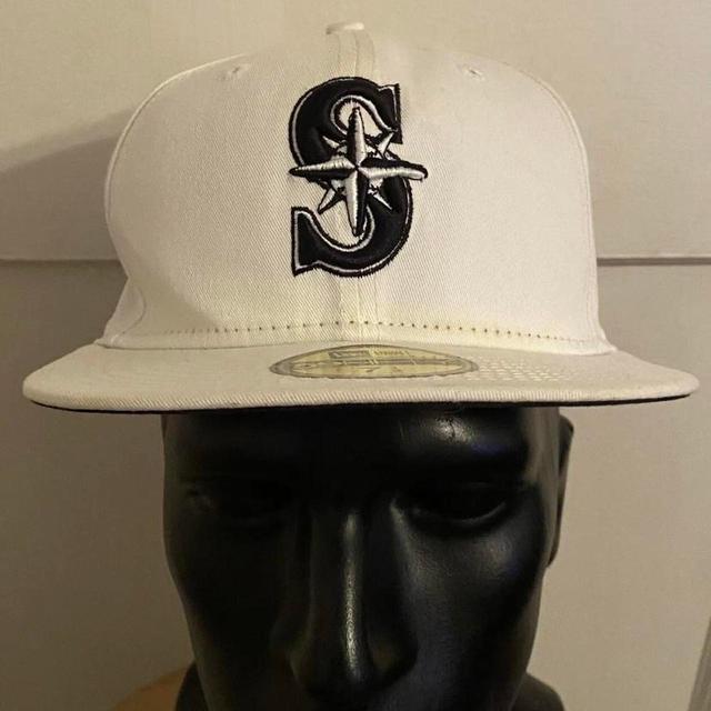 New Era Men's Caps - White on Productcaster.