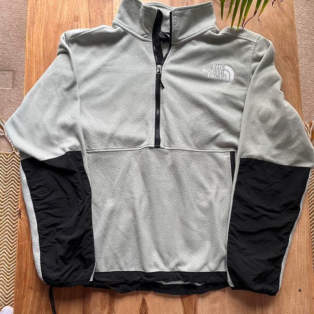 The North Face Men's Sweatshirt - Green - L on Productcaster.