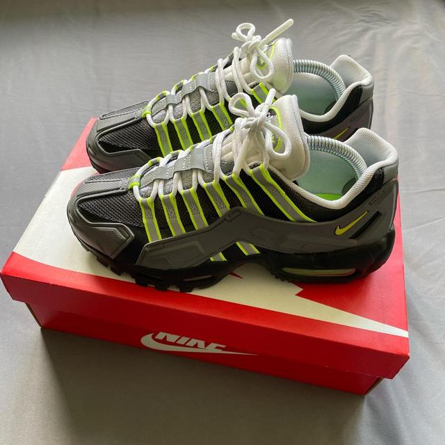 Nike Men's Trainers - Black/Green - UK 6 on Productcaster.