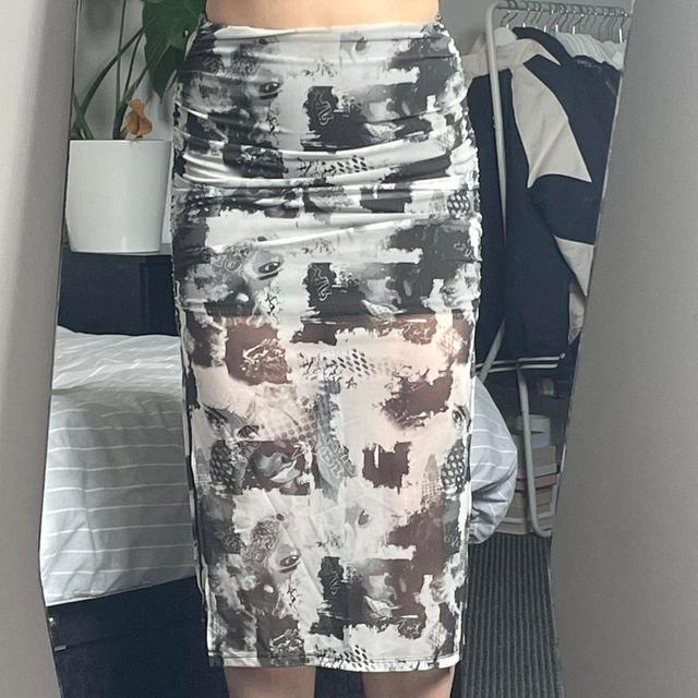 H&M Women's Skirt - White - S on Productcaster.