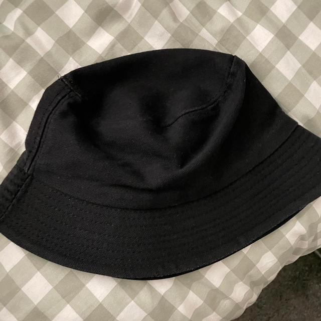 Women's Bucket hats - Black on Productcaster.