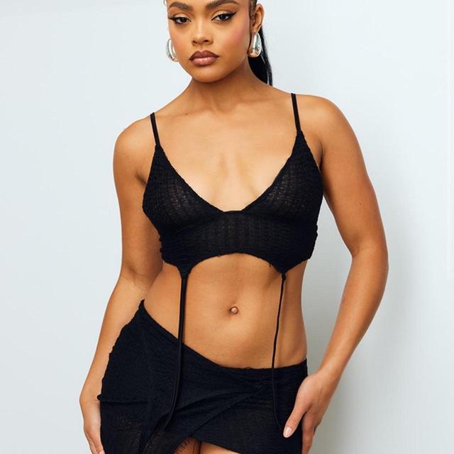 PrettyLittleThing Women's Crop top - Black - 8 on Productcaster.