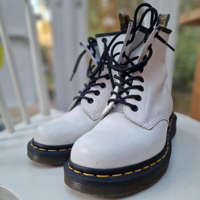 Dr. Martens Women's Leather Boots - White - UK 4 on Productcaster.