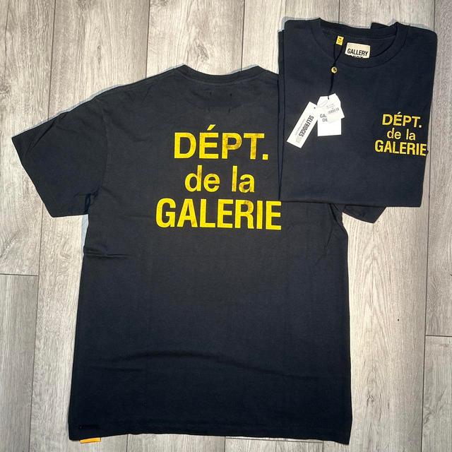 Gallery Dept. Men's T-shirt - Black - M on Productcaster.