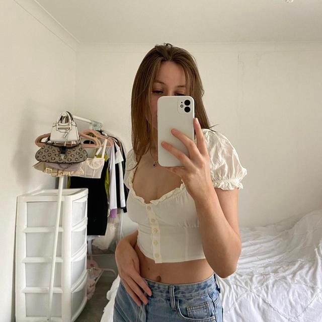 H&M Women's Crop top - Cream - 6 on Productcaster.