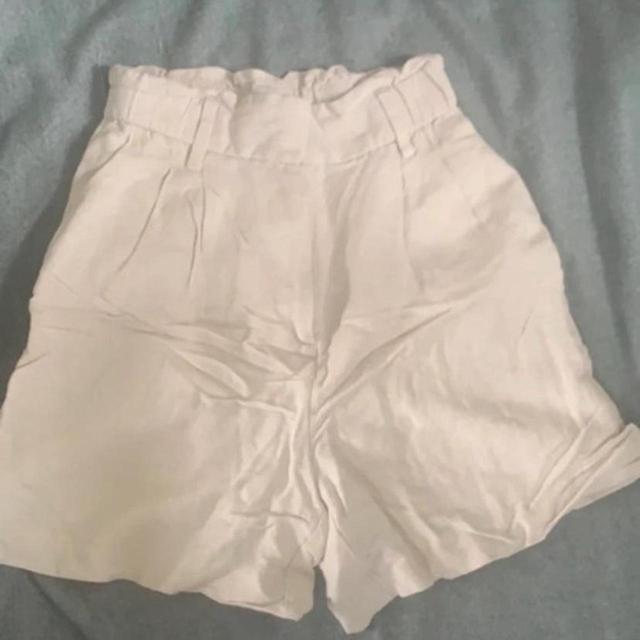 H&M Women's Shorts - Cream/White - UK 6 on Productcaster.