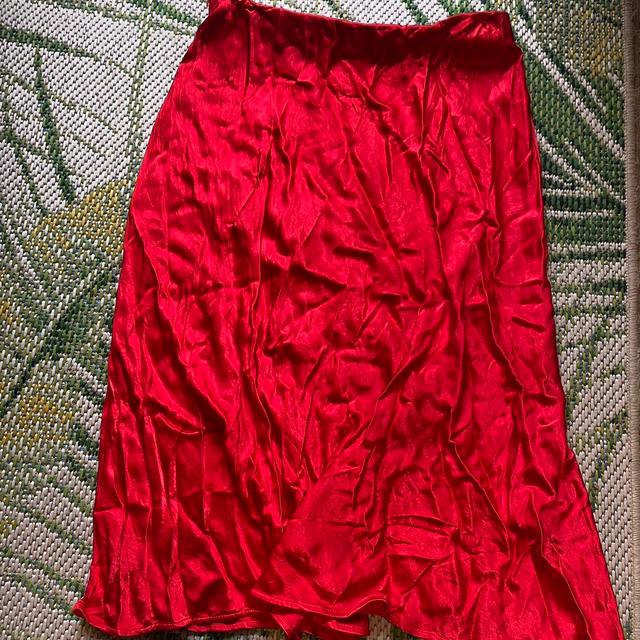 H&M Women's Skirt - Red - UK 12 on Productcaster.