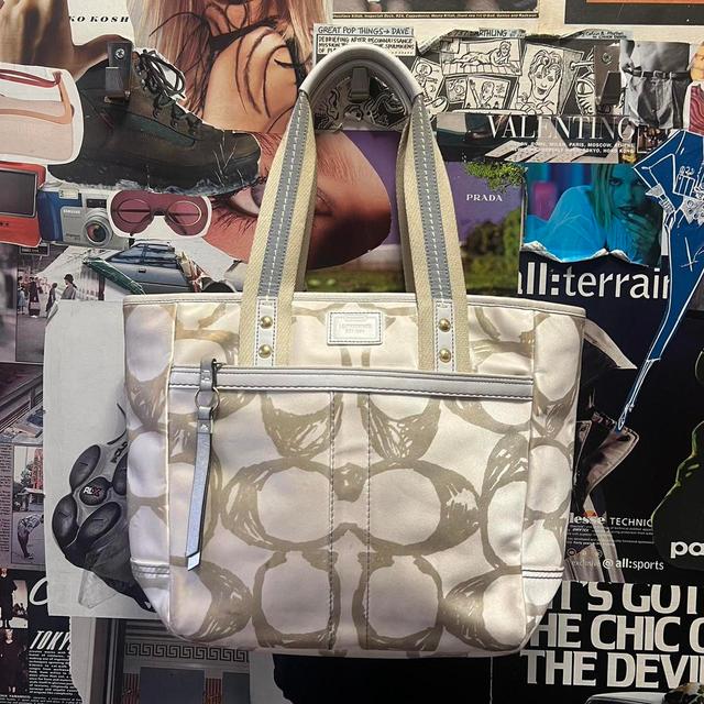 Coach Women's Shoulder bags - Silver/White on Productcaster.