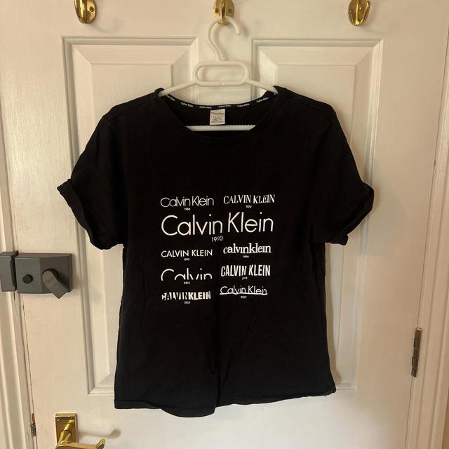 Calvin Klein Women's T-shirt - Black - M on Productcaster.